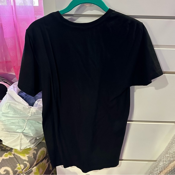 Hot Topic Tee - Picture 2 of 5